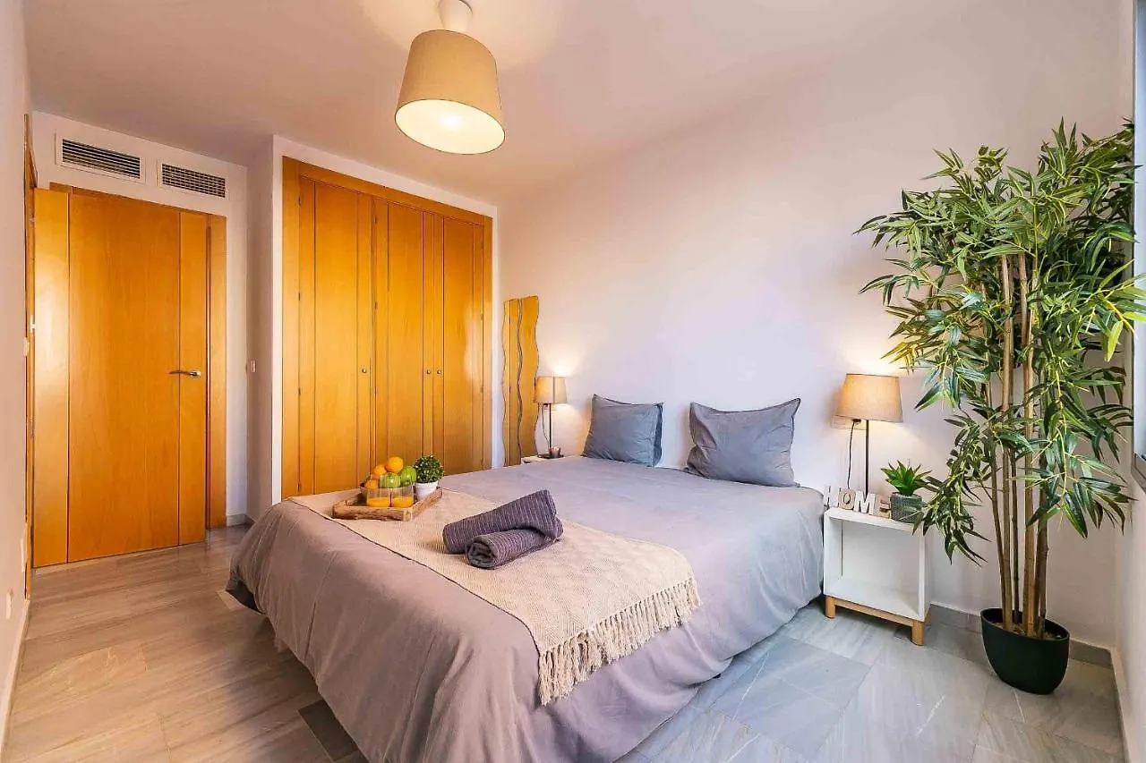 Carlos Haya Beautiful Apartment With Parking contacts