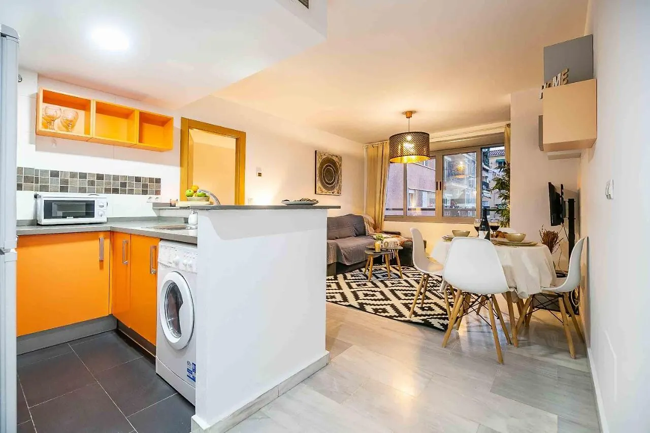 Carlos Haya Beautiful Apartment With Parking Malaga